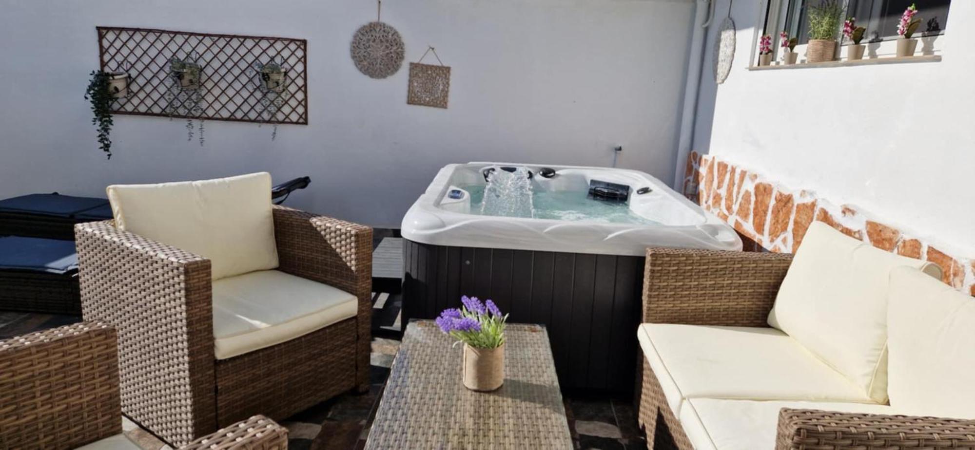 Stergios With Private Jacuzzi *