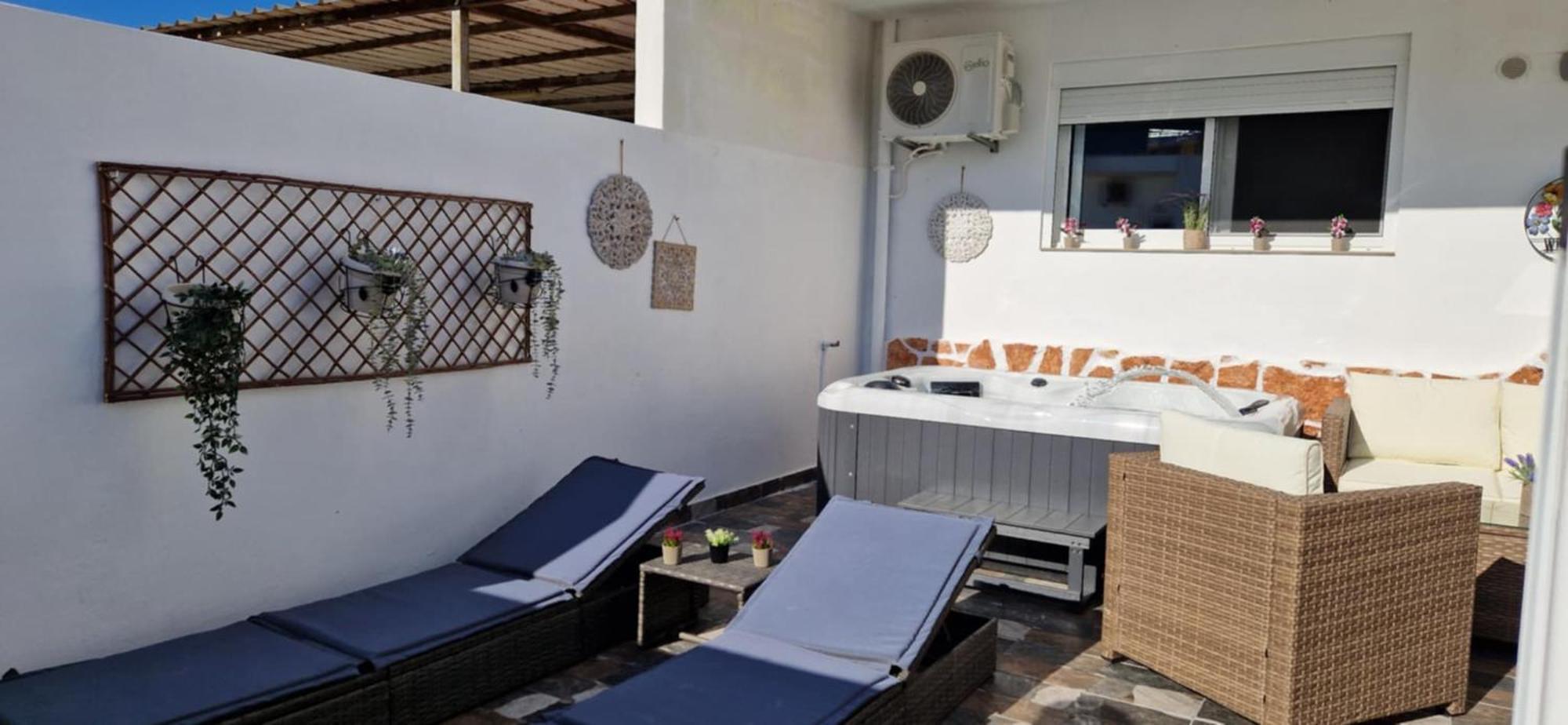 Stergios With Private Jacuzzi *