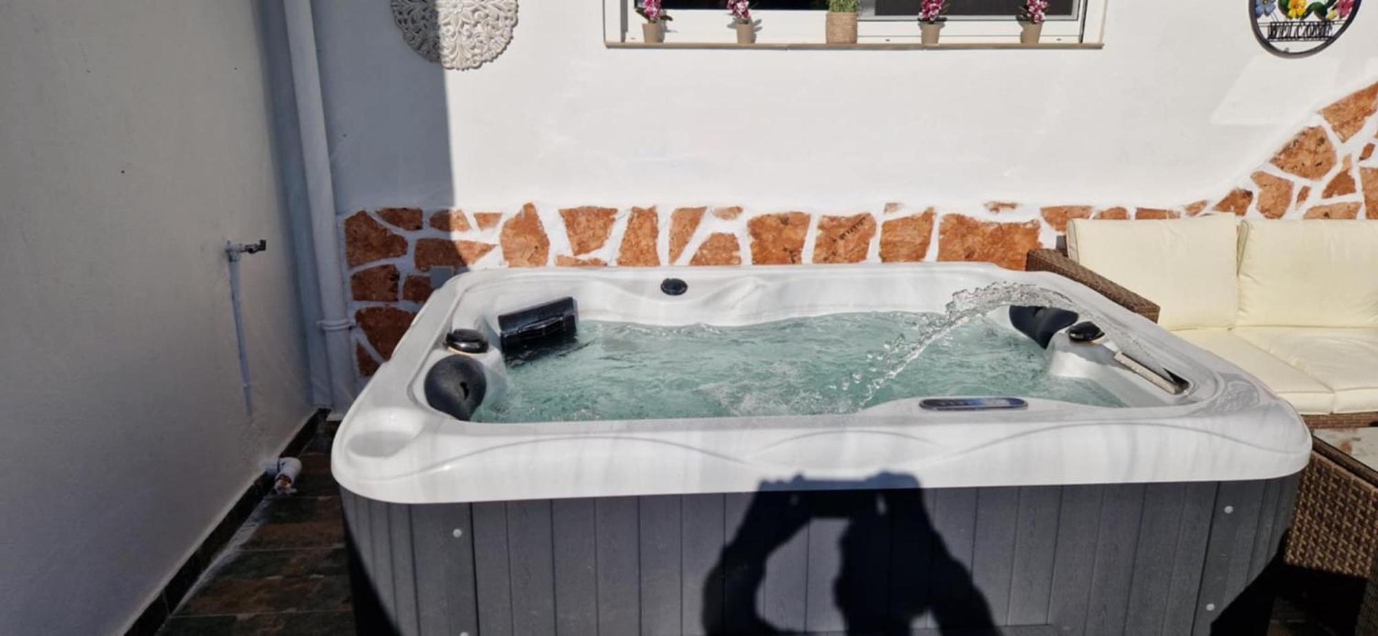 Stergios With Private Jacuzzi *